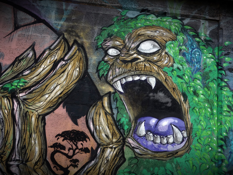 « Le singe zombi se réveille ! » - Port de Redon
